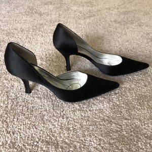 Anne Klein Black Pointed Toe Pumps